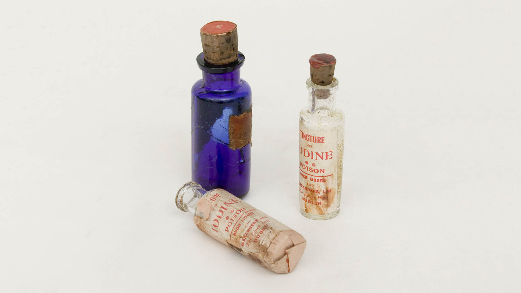 Iodine-Bottles-20070221_NMIHE-1998-259_Iodine_v3_16-9_2000px.jpg