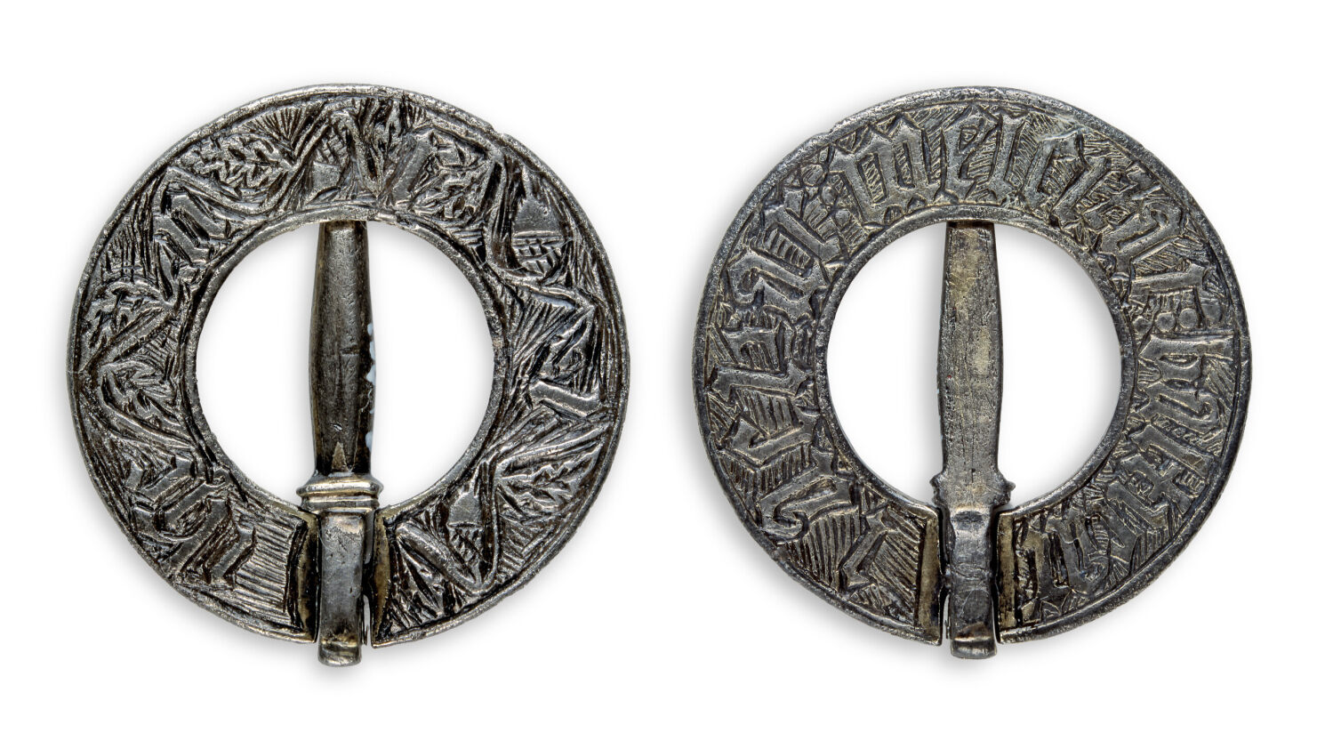 Ring Brooch with a Christmas tale